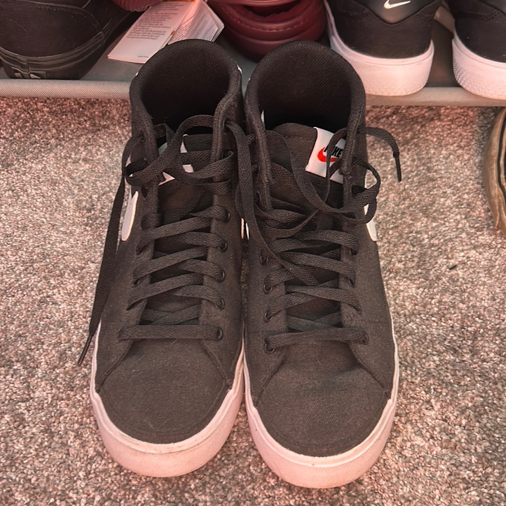 High top black Nike court